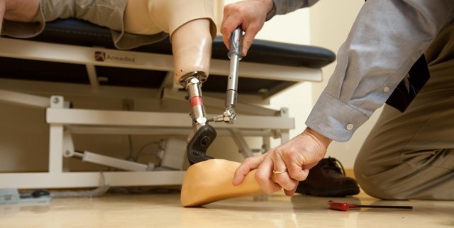 adjusting-steves-prosthesis-UCJjoQyzhg.jpg