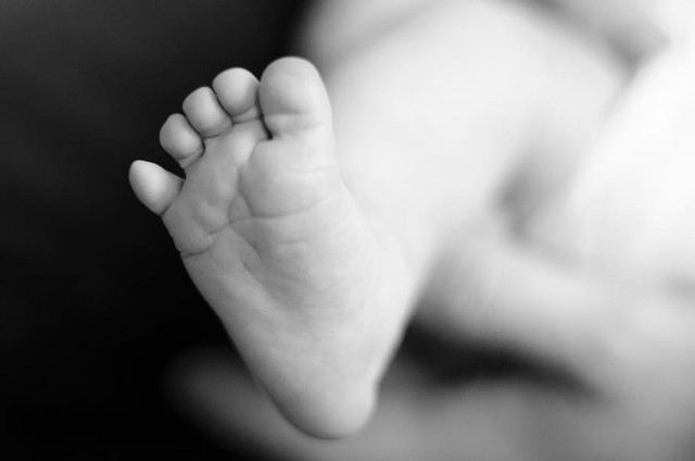 baby-foot-baby-newborn-baby-feet-cute-small-eWDwJAqZPH.jpg