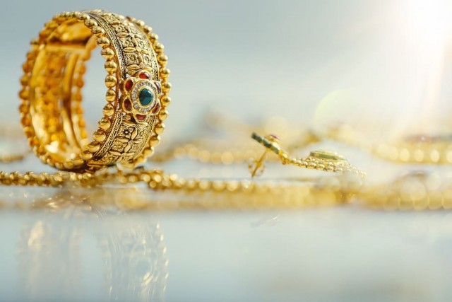 jewellery-gold-wedding-indian-ghsZvevLR6.jpg