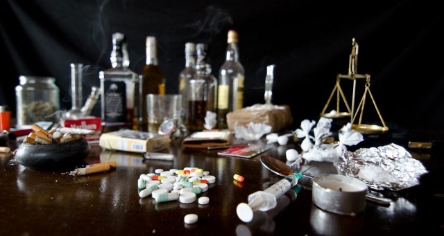 liquor and drug-VsR712NswH.jpg