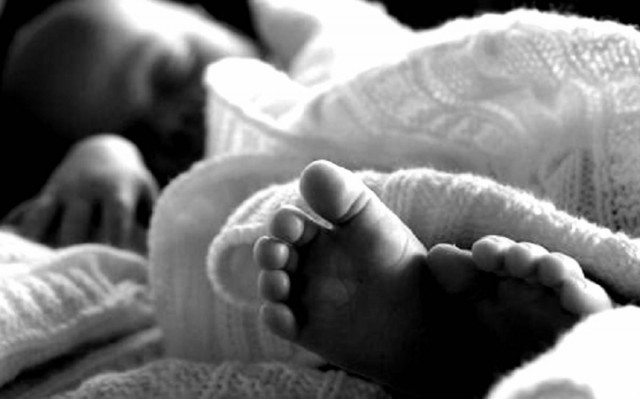 newborn-baby-dies-after-being-abandoned-on-street-in-karachi-1572331357-8611-BTugmjX7IN.jpg