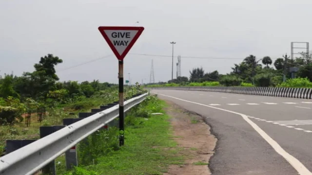 road sign-lcg6FITuzu.webp